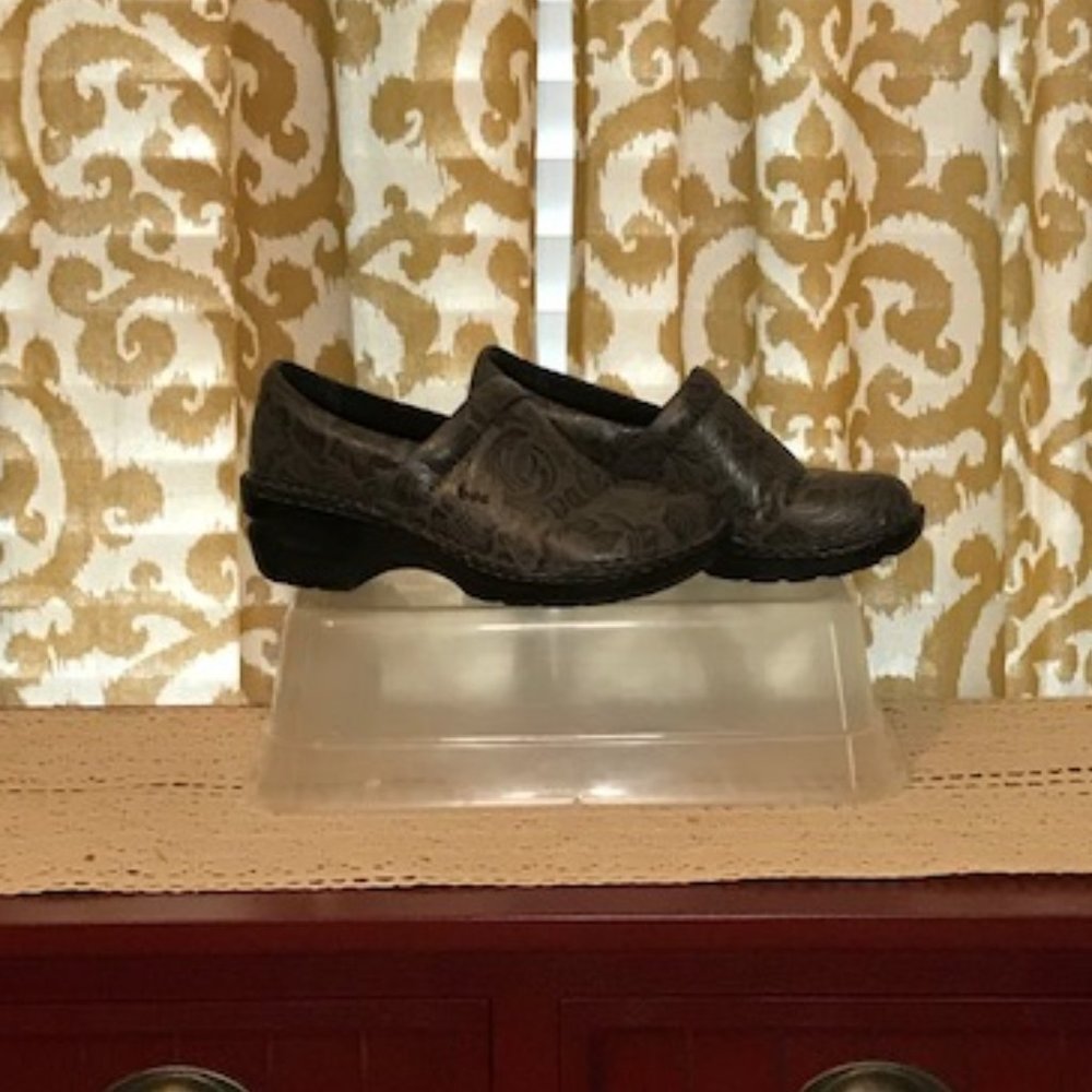 Born Clogs